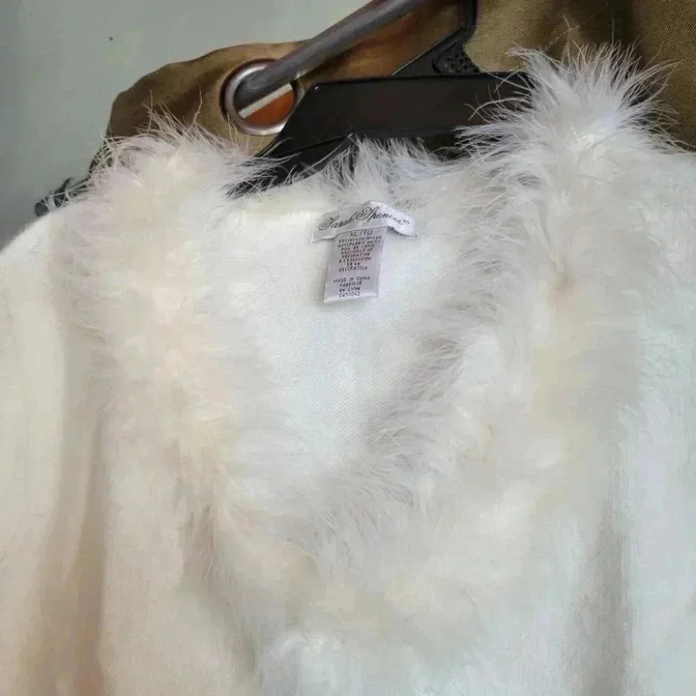 Sarah Spencer NWOT Creamy White Short Sleeve Sweater trimmed with Rabbit Hair - Picture 4 of 7